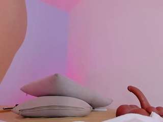 hailey-miller1's live room