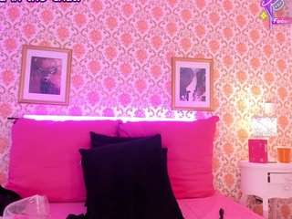 Queen S. live webcam show