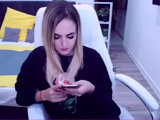 alice-sweeet's Live Sex Cam Show