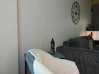 bella-sweeet webcam model
