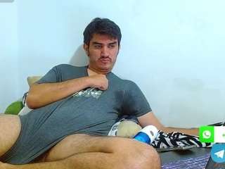 biglatin80's CamSoda show and profile