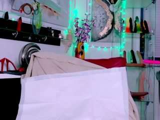 2bigass4-u from CamSoda