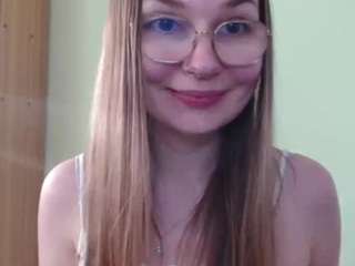 elly-classy live webcam show
