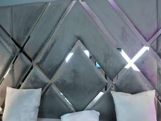 mia-evansx's CamSoda show and profile