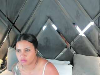 mia-evansx's CamSoda show and profile