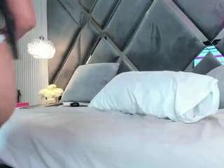 Image 1 of mia-evansx, female webcam model,  years old, on live webcam
