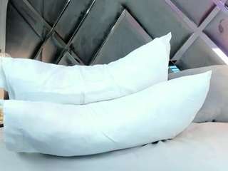 le modèle mia-evansx est en webcam porno dans un show sur le site camsoda, il possède les tags suivants: anal,pussy,lush,naked,natural,nature,no smoking,oil,pantyhose,public,ride,hot,ride-torso,saliva,sexy,spank,squirter,strip,tease,thong