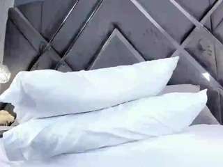 mia-evansx's CamSoda show and profile