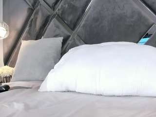 mia-evansx