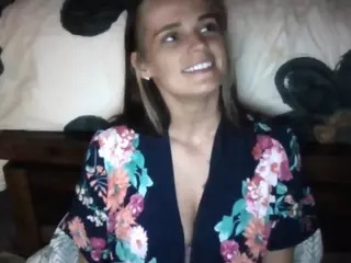CumGuzzler222's Live Sex Cam Show