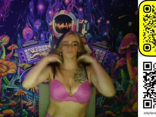 CumGuzzler222's Live Sex Cam Show