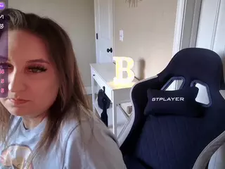 Brooklyn Bee 27's Live Sex Cam Show
