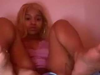 eroticavv's live room