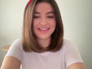 Live webcam model youramy on Soda Cams