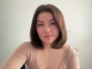 youramy's CamSoda show and profile