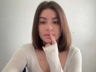 Live webcam model youramy on Soda Cams