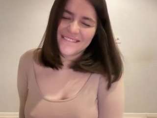 Live webcam model youramy on Soda Cams