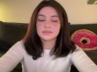 hehe live cam — black-hair, brown-eyes, dirty-talk