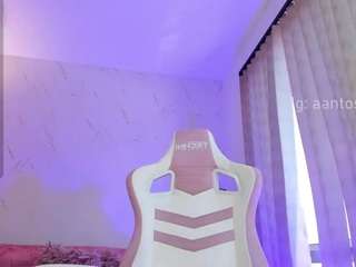 Live webcam model aanttonella on Soda Cams