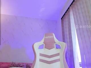 Live webcam model aanttonella on Soda Cams