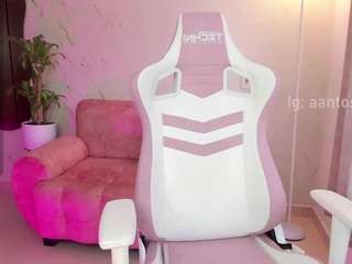 Live webcam model aanttonella on Soda Cams