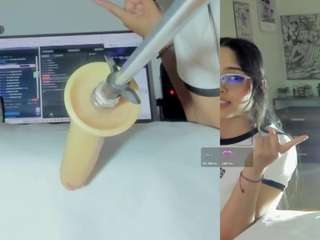 emily-philip live cam profile