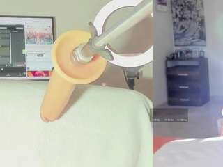 Emily live cam preview