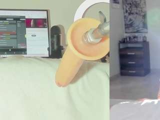 Emily live cam preview