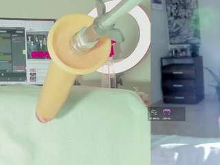 Emily live cam preview