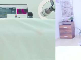 Emily live cam preview