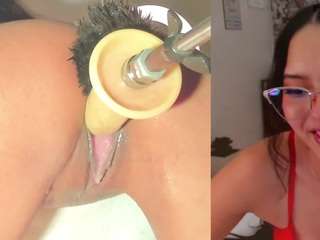 Emily live cam preview