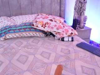  lara-giraldo chat room