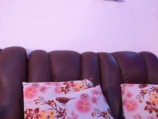 Live webcam model lara-giraldo on Soda Cams