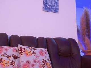 Live webcam model lara-giraldo on Soda Cams