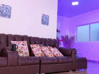 Lara Giraldo live webcam show