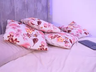 Lara Giraldo's Live Sex Cam Show