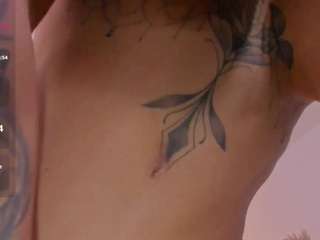 sarah-stone live cam profile