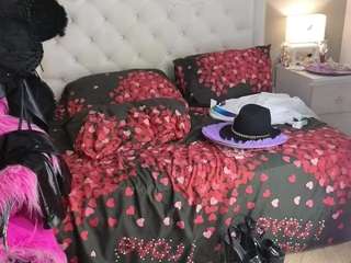 Live cam show with roxalanastar