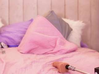 Live webcam model mssbombom on Soda Cams