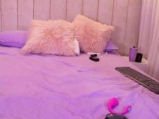 Live webcam model mssbombom on Soda Cams