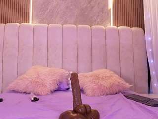 Live webcam model mssbombom on Soda Cams