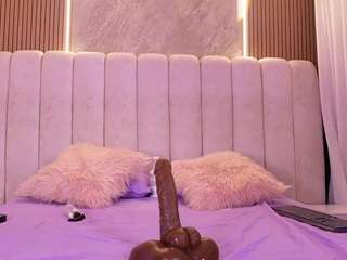 Live webcam model mssbombom on Soda Cams