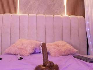 Live webcam model mssbombom on Soda Cams