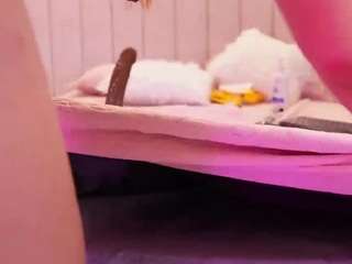 Live webcam model mssbombom on Soda Cams