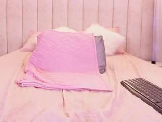 Live webcam model mssbombom on Soda Cams