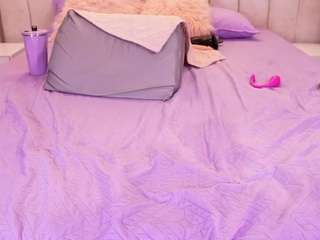 Live webcam model mssbombom on Soda Cams