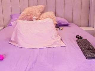 mssbombom's CamSoda show and profile