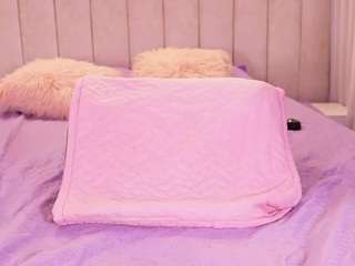 Live webcam model mssbombom on Soda Cams