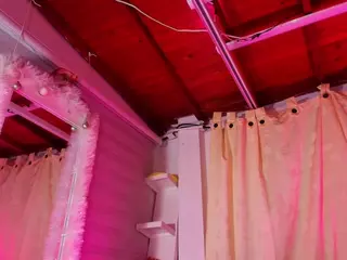 emyli_sw's Live Sex Cam Show