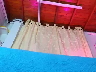 emyli_sw's Live Sex Cam Show